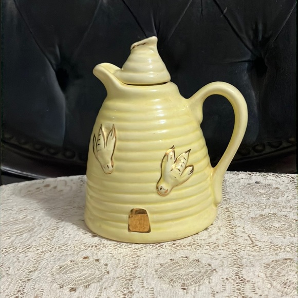 Vintage Lidded Beehive Creamer / Mini Pitcher - Picture 1 of 8